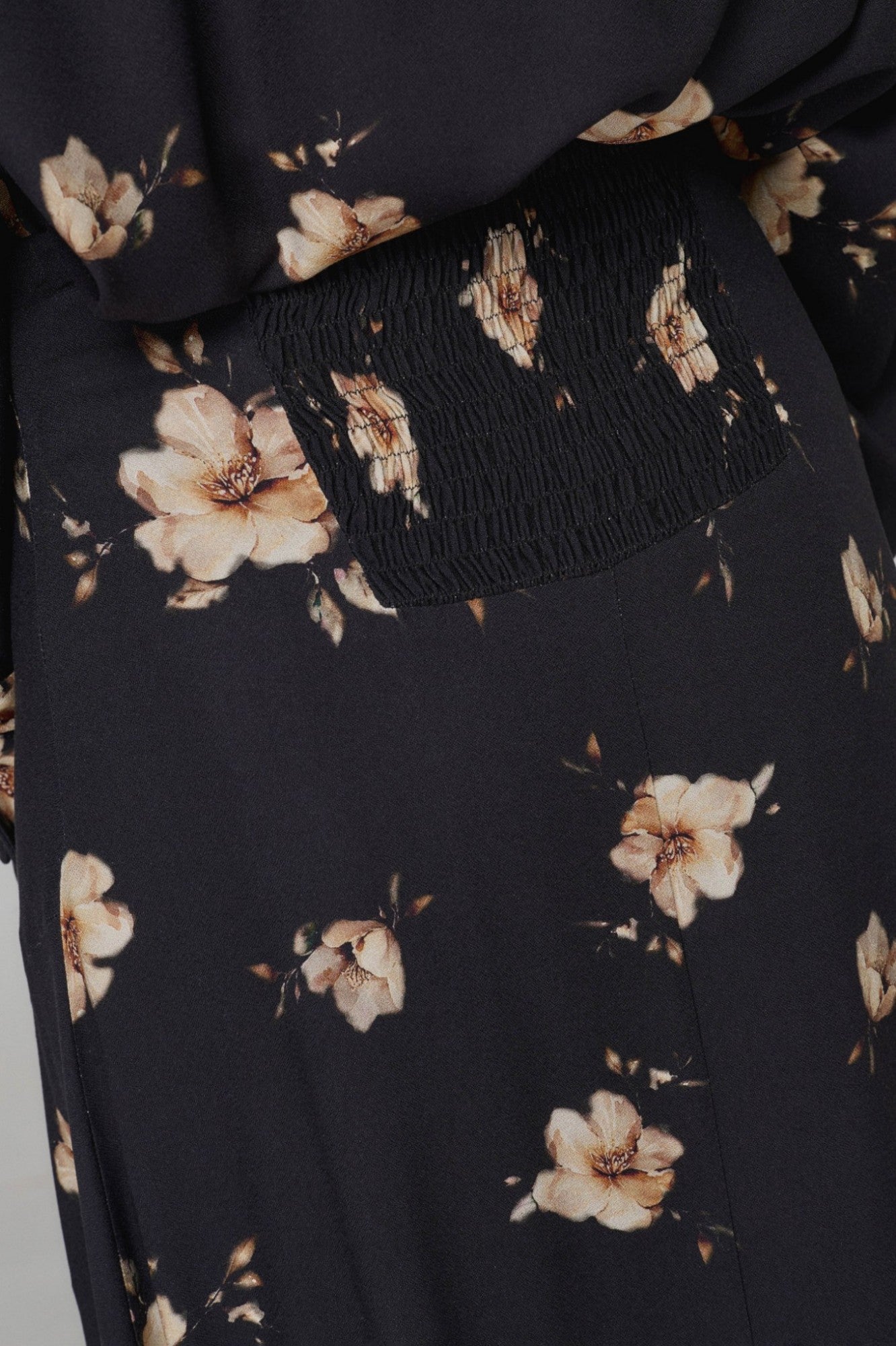 Anita - Gonna Lunga Svasata • Gardenia Nero Mar de Margaritas