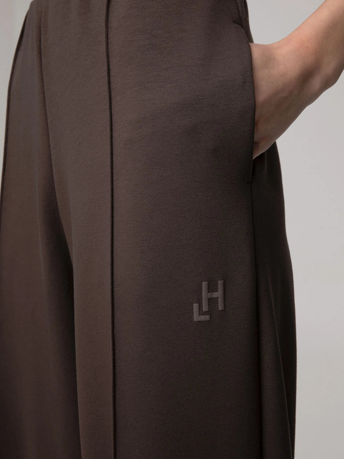 Pantalone in viscosa con nervature cioccolato Hinnominate