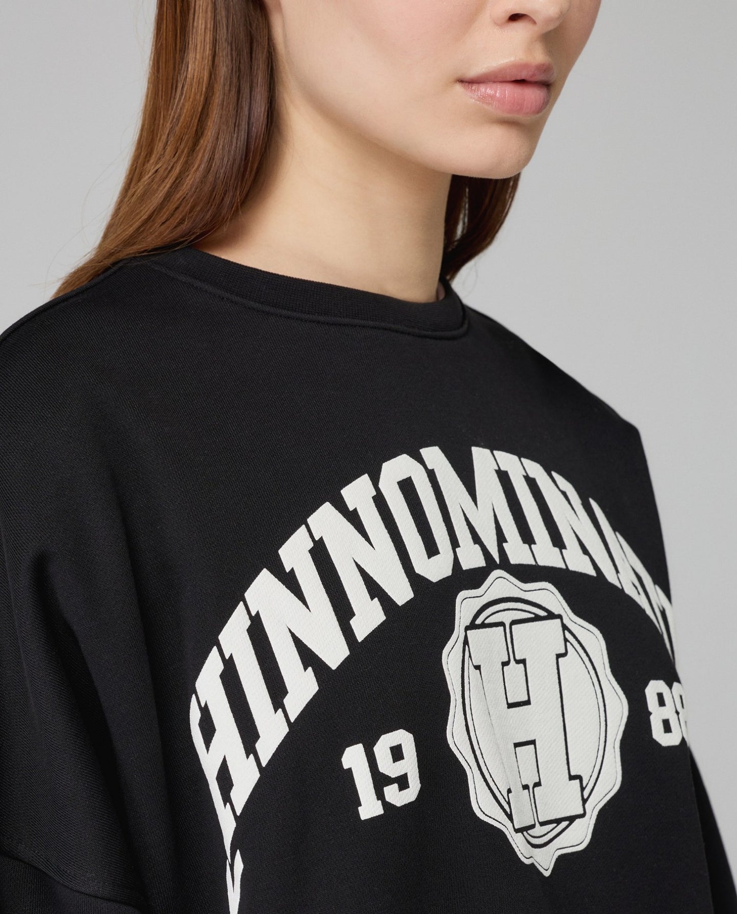 Felpa Paricollo Over College • Nera HINNOMINATE