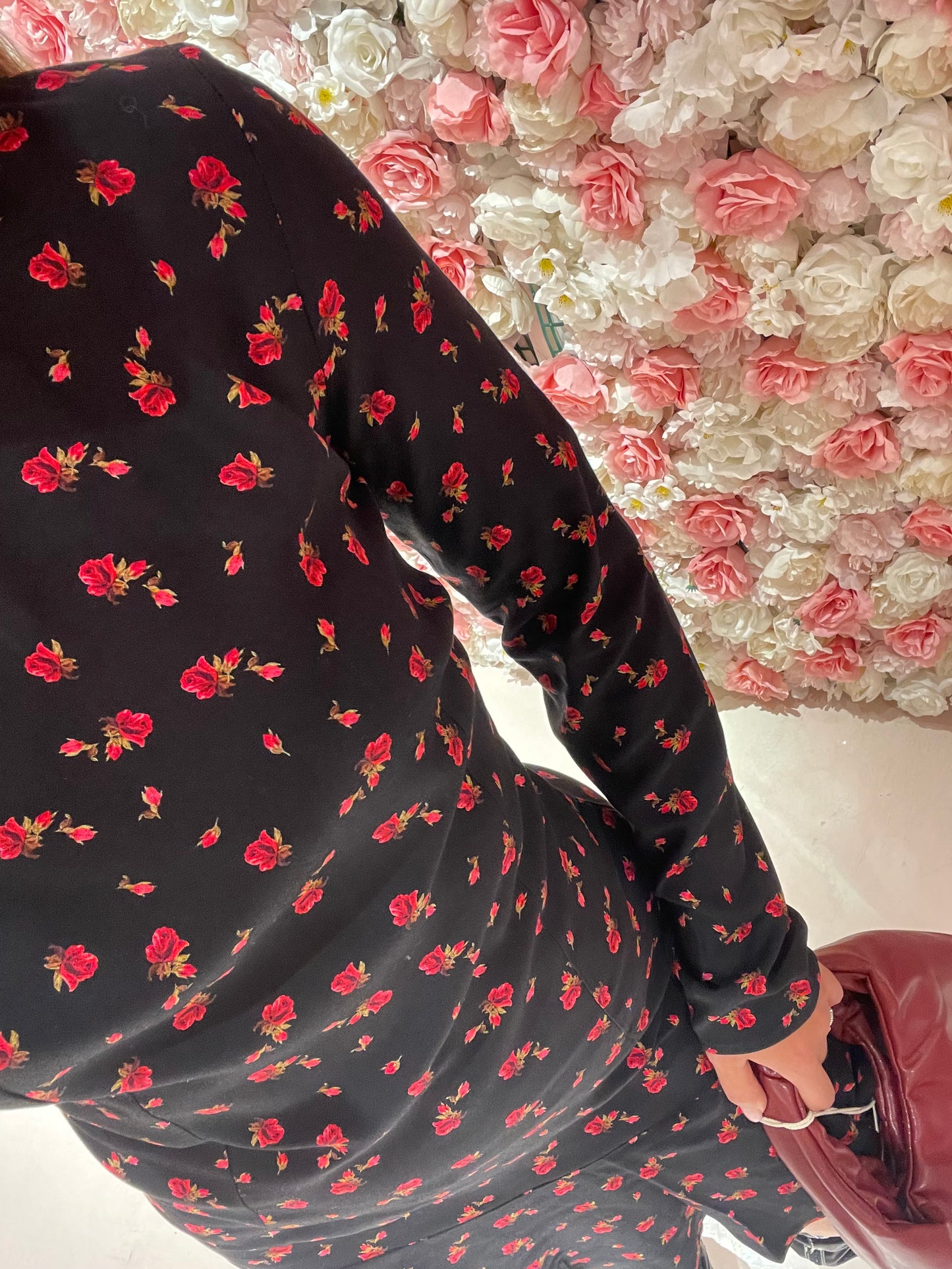 Astrid - Abito Corto Collo Dolcevita • Burgeon Nero Mar de Margaritas