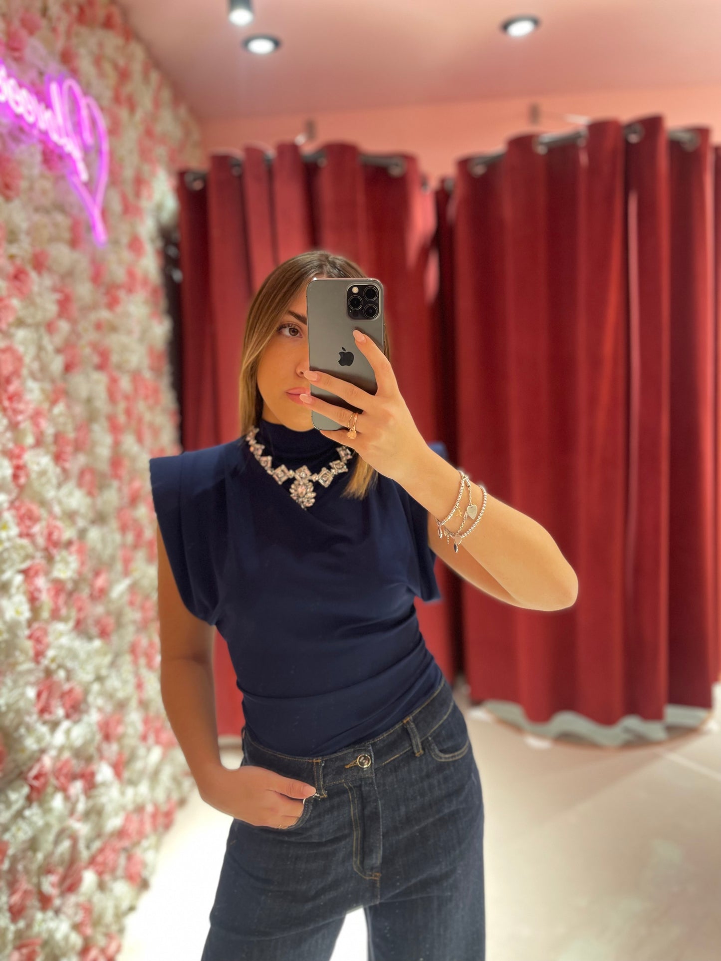 TOP CON SPALLE IMBOTTITE E RICAMO GIOIELLO ODI ET AMO