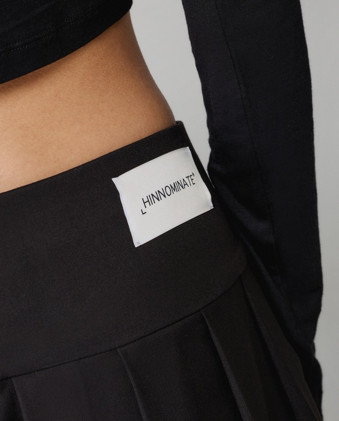 Gonna Corta Pantaloncino A Pieghe • Nero HINNOMINATE