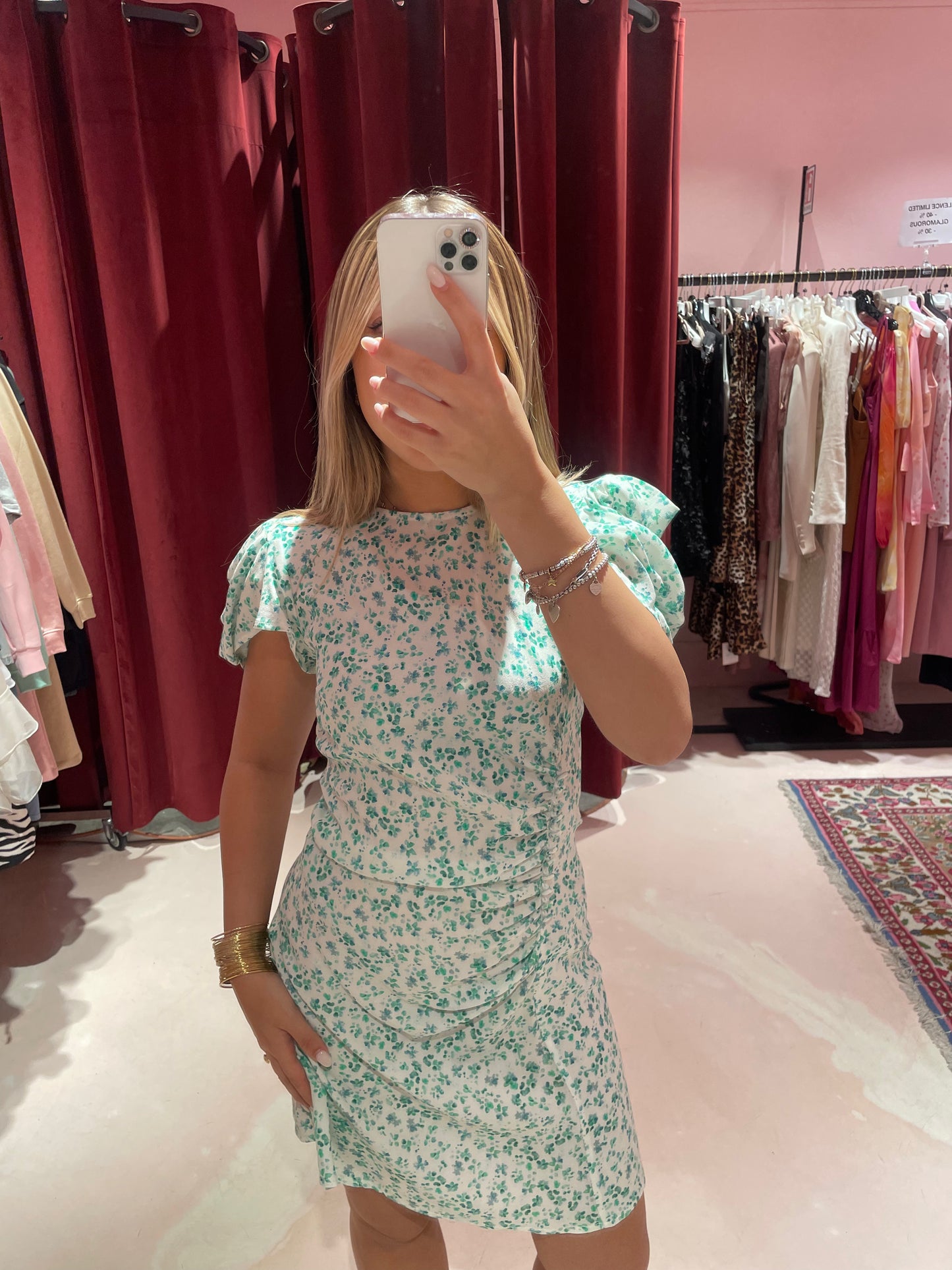 Karin – abito con drappeggio e bottoncini • Nizza cream Mar de Margaritas