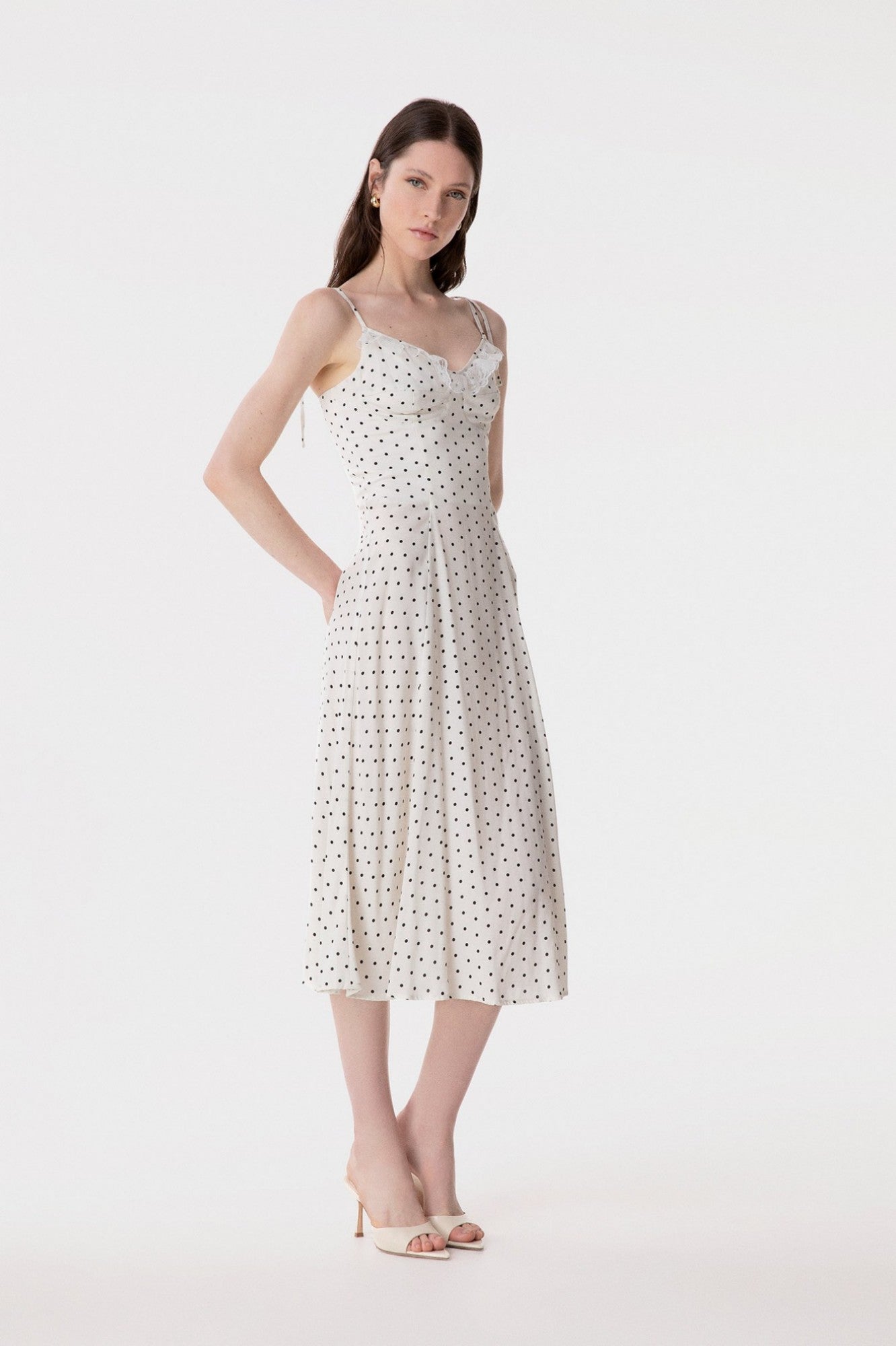 Priscilla - Abito Midi In Crepe Con Rouge Sulla Scollatura E Spacco Laterale • Petitpois Ecru Mar de Margaritas
