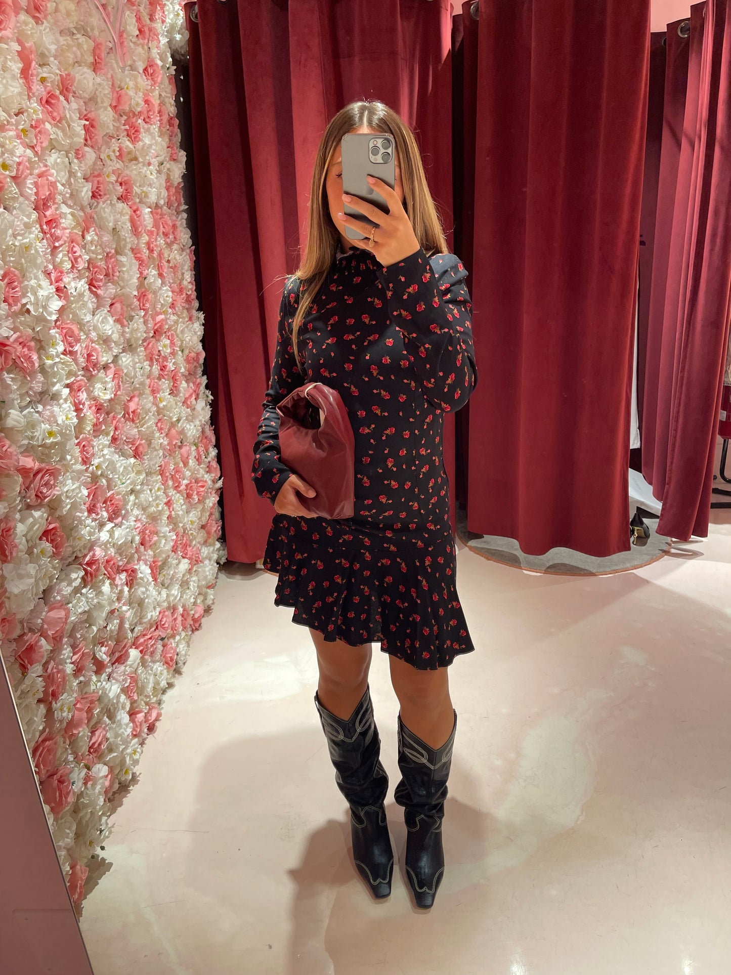 Astrid - Abito Corto Collo Dolcevita • Burgeon Nero Mar de Margaritas