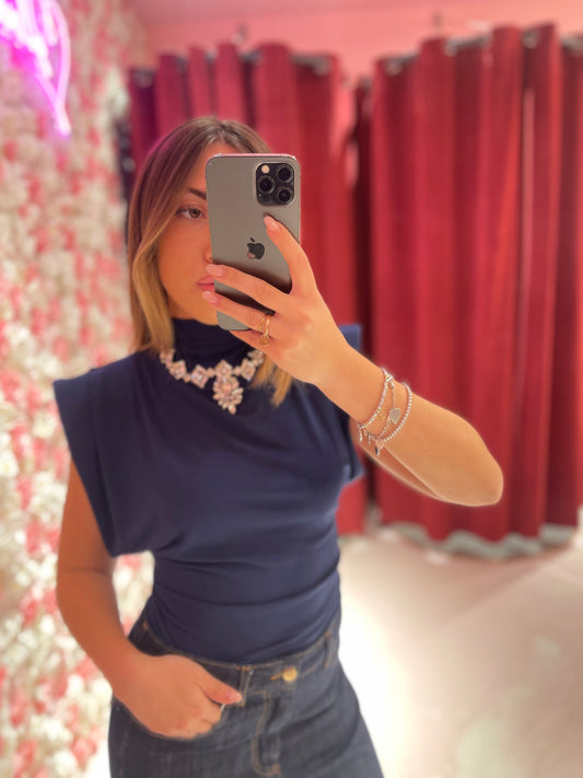 TOP CON SPALLE IMBOTTITE E RICAMO GIOIELLO ODI ET AMO
