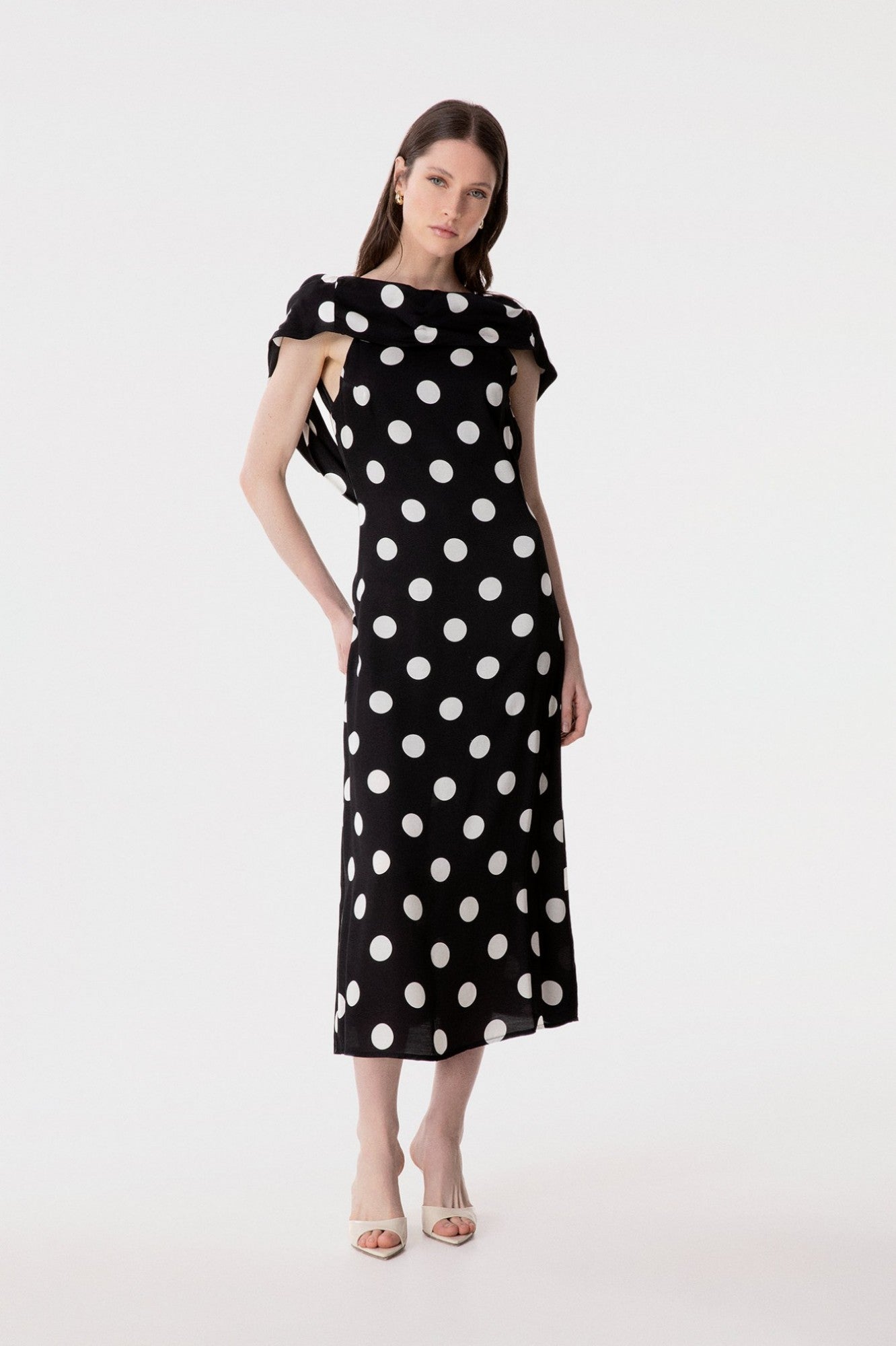 Vera- Abito Midi Con Scollatura Dietro • Pois Grande Nero Mar de Margaritas