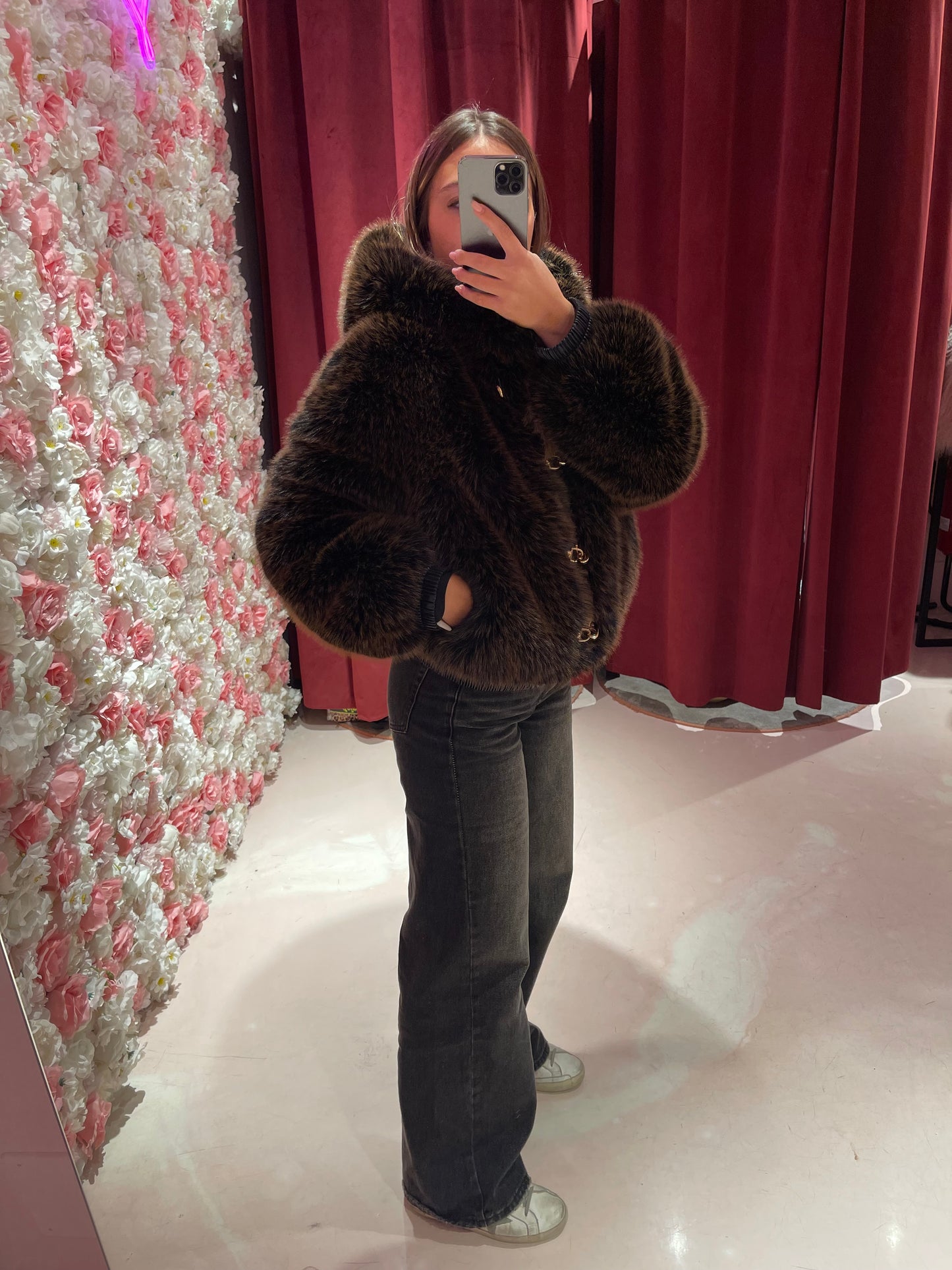 Eco pelliccia fibbie e cappuccio cioccolato/nero Uc