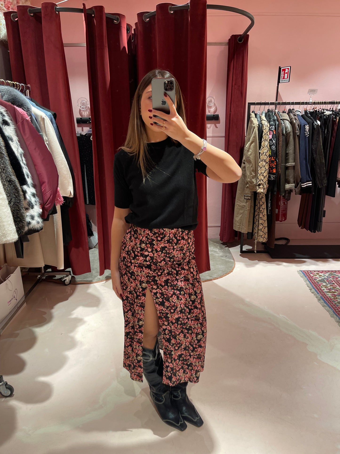 Roxana - Gonna Con Spacco Laterale • Romance Nero Mar de Margaritas