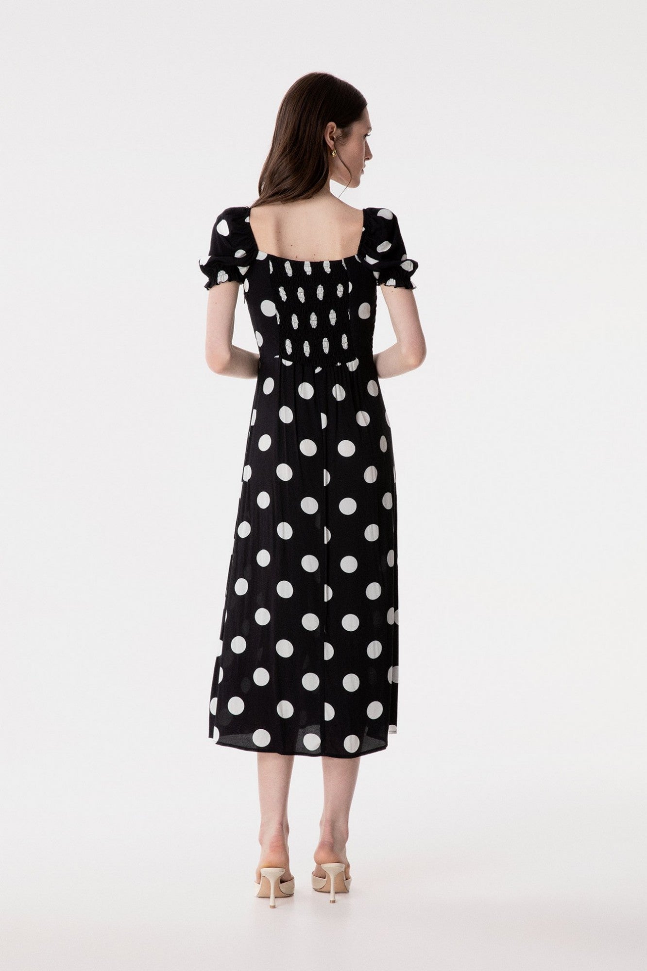 Nikita - Abito Midi A Mezza Manica Con Volant Sullo Scollo In Crepe • Pois Grande Nero Mar de Margaritas