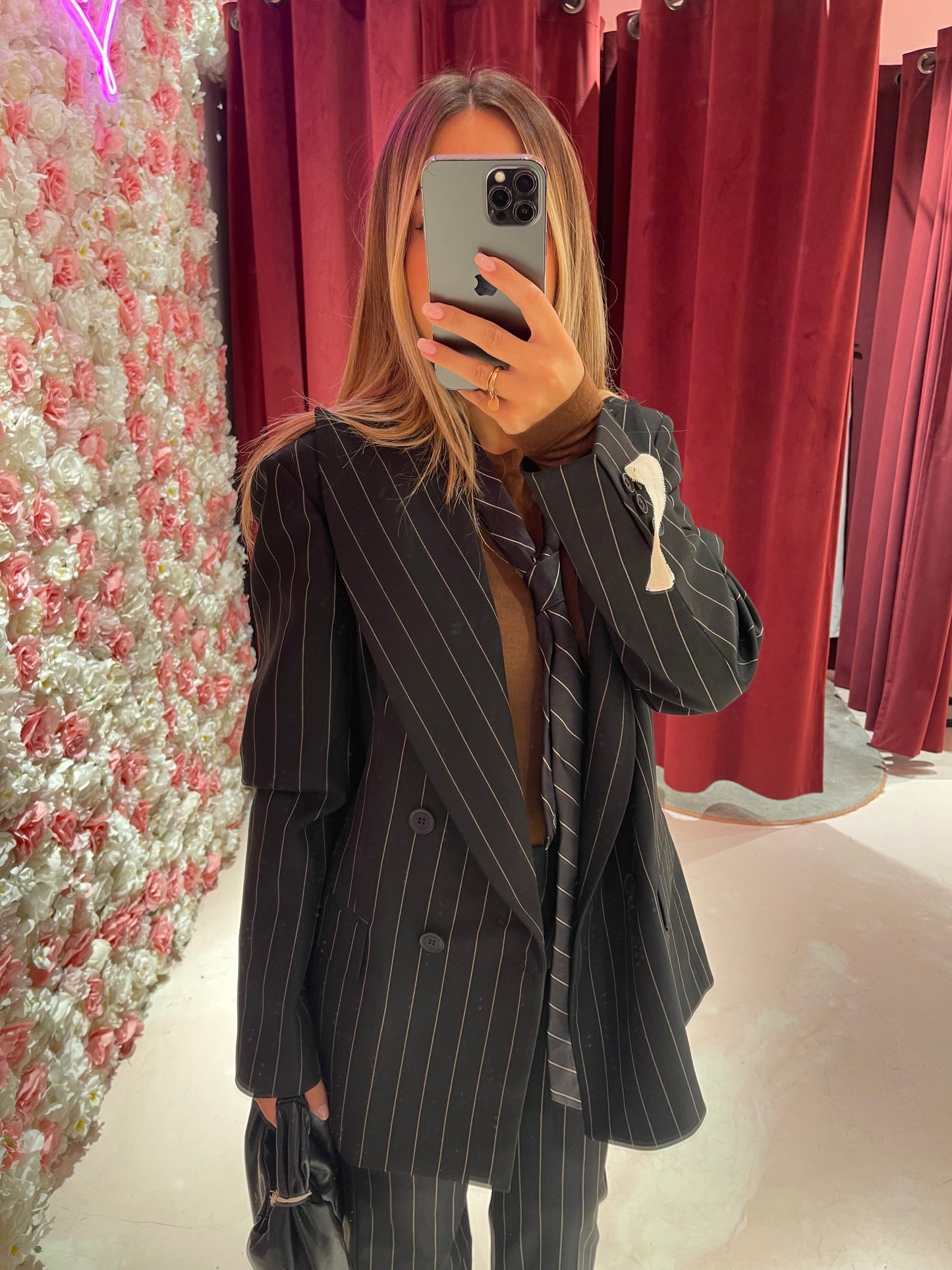 Helsa- Blazer gessato doppiopetto oversize • Nero Mar de Margaritas