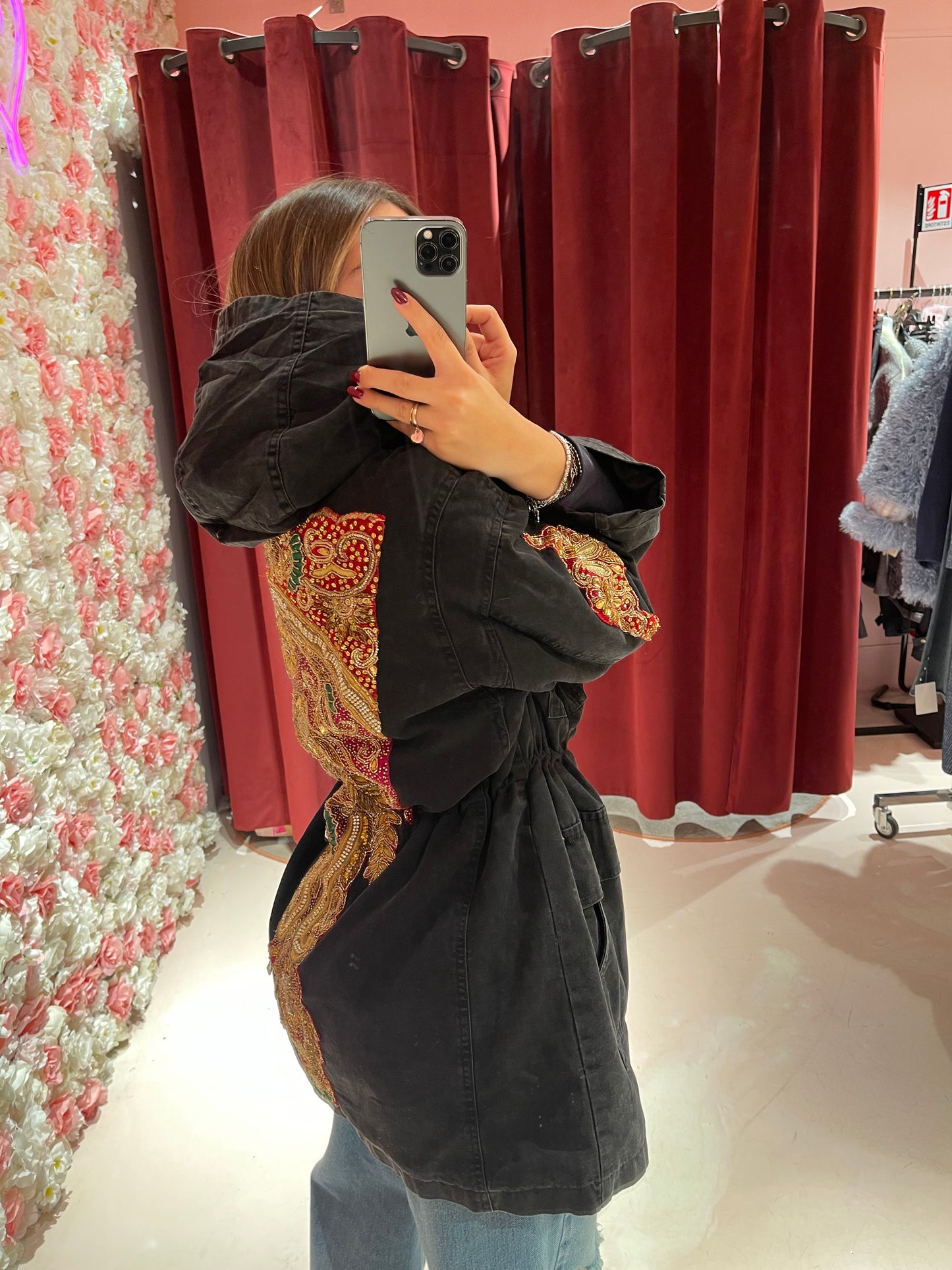 Parka nero pelo con coulisse in vita