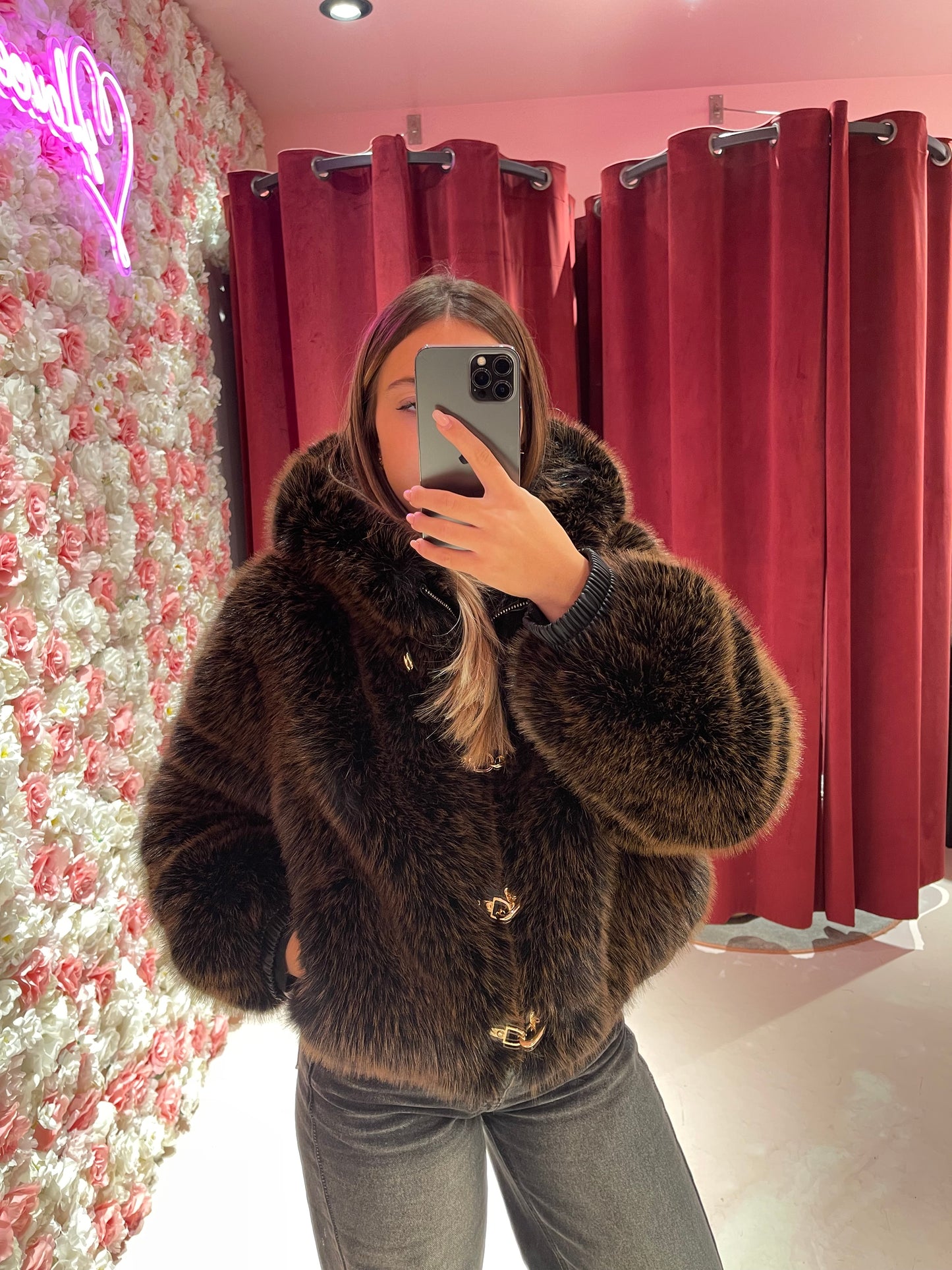 Eco pelliccia fibbie e cappuccio cioccolato/nero Uc