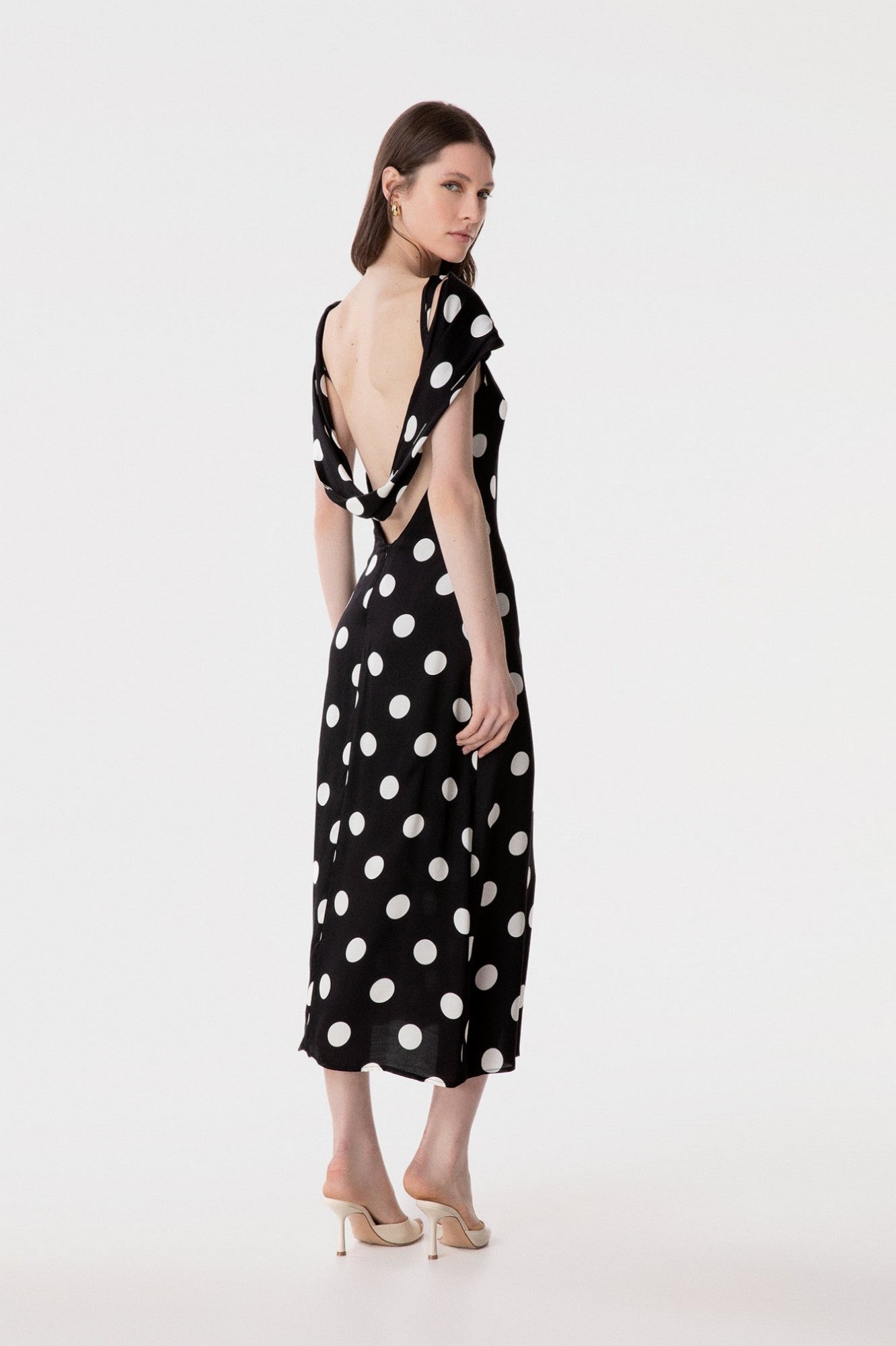 Vera- Abito Midi Con Scollatura Dietro • Pois Grande Nero Mar de Margaritas