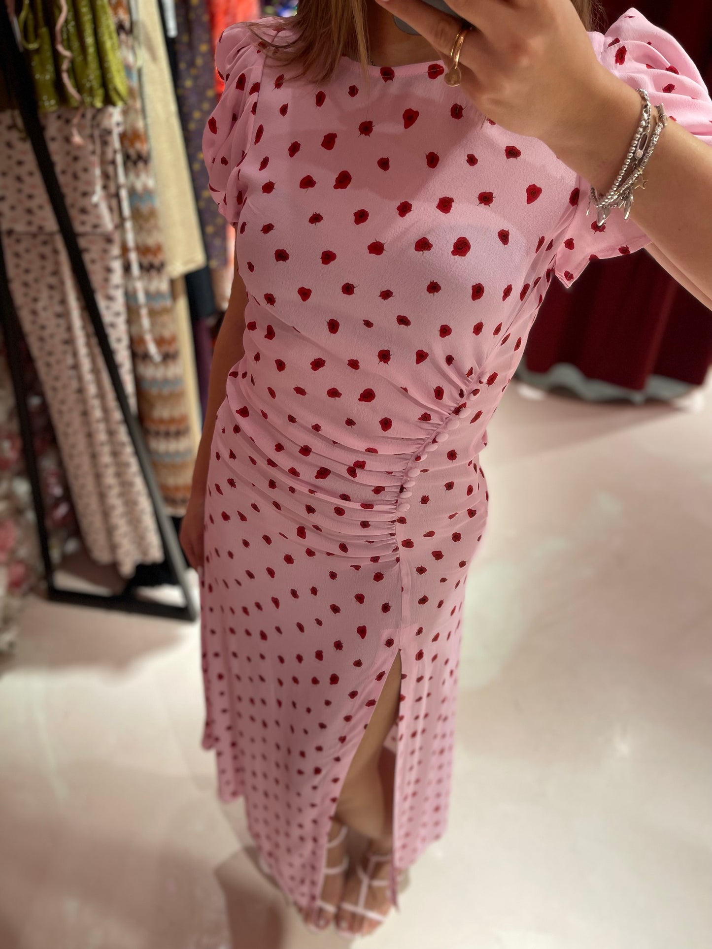 Kristel - Abito Midi Con Drappeggio E Bottoncini In Crepe Con Spacco Laterale • Rose Rosa Mar de Margaritas