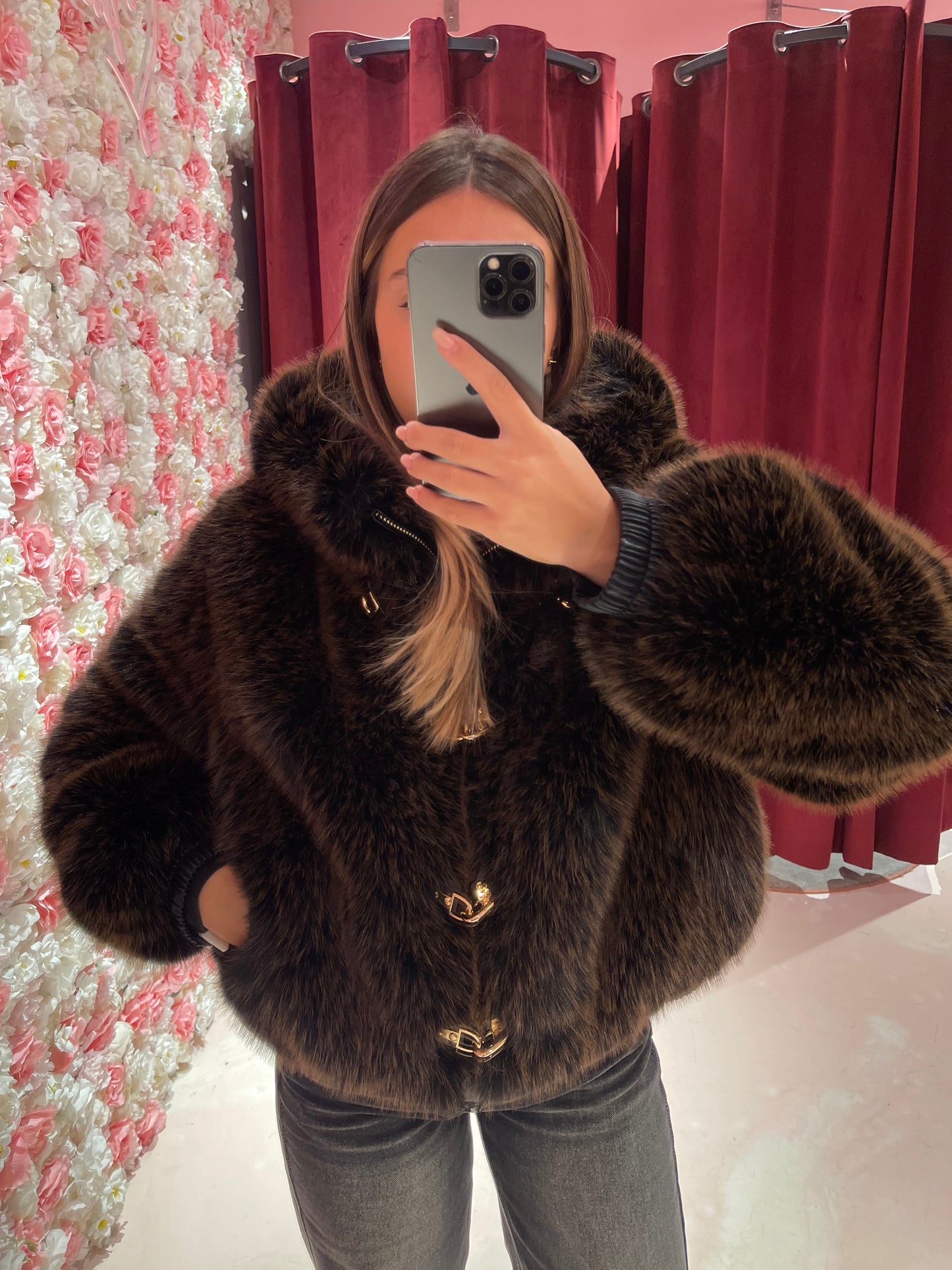 Eco pelliccia fibbie e cappuccio cioccolato/nero Uc