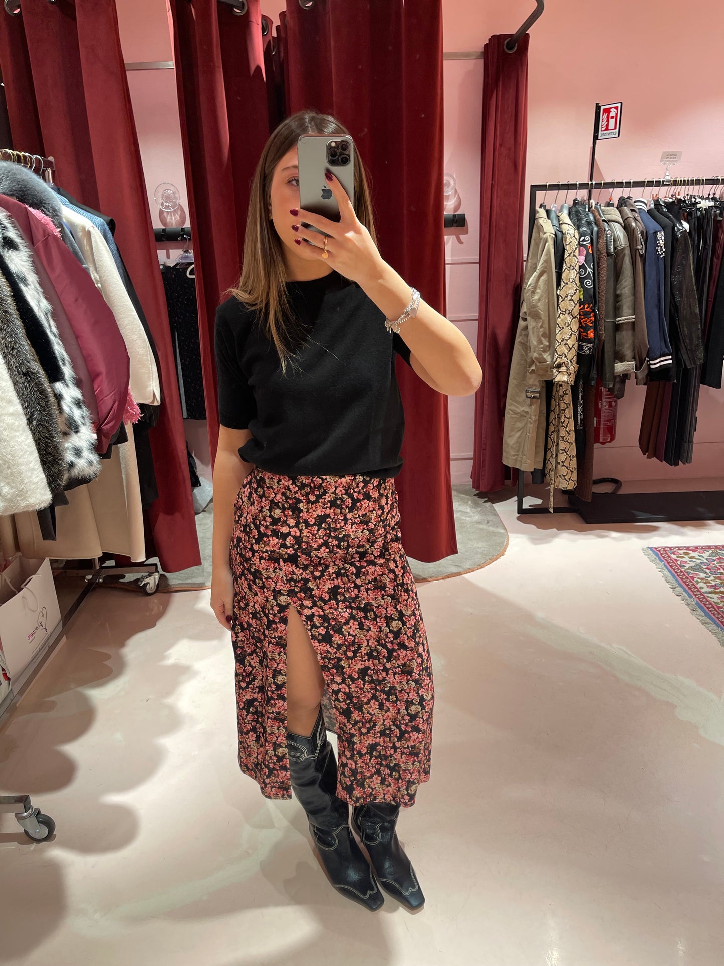 Roxana - Gonna Con Spacco Laterale • Romance Nero Mar de Margaritas