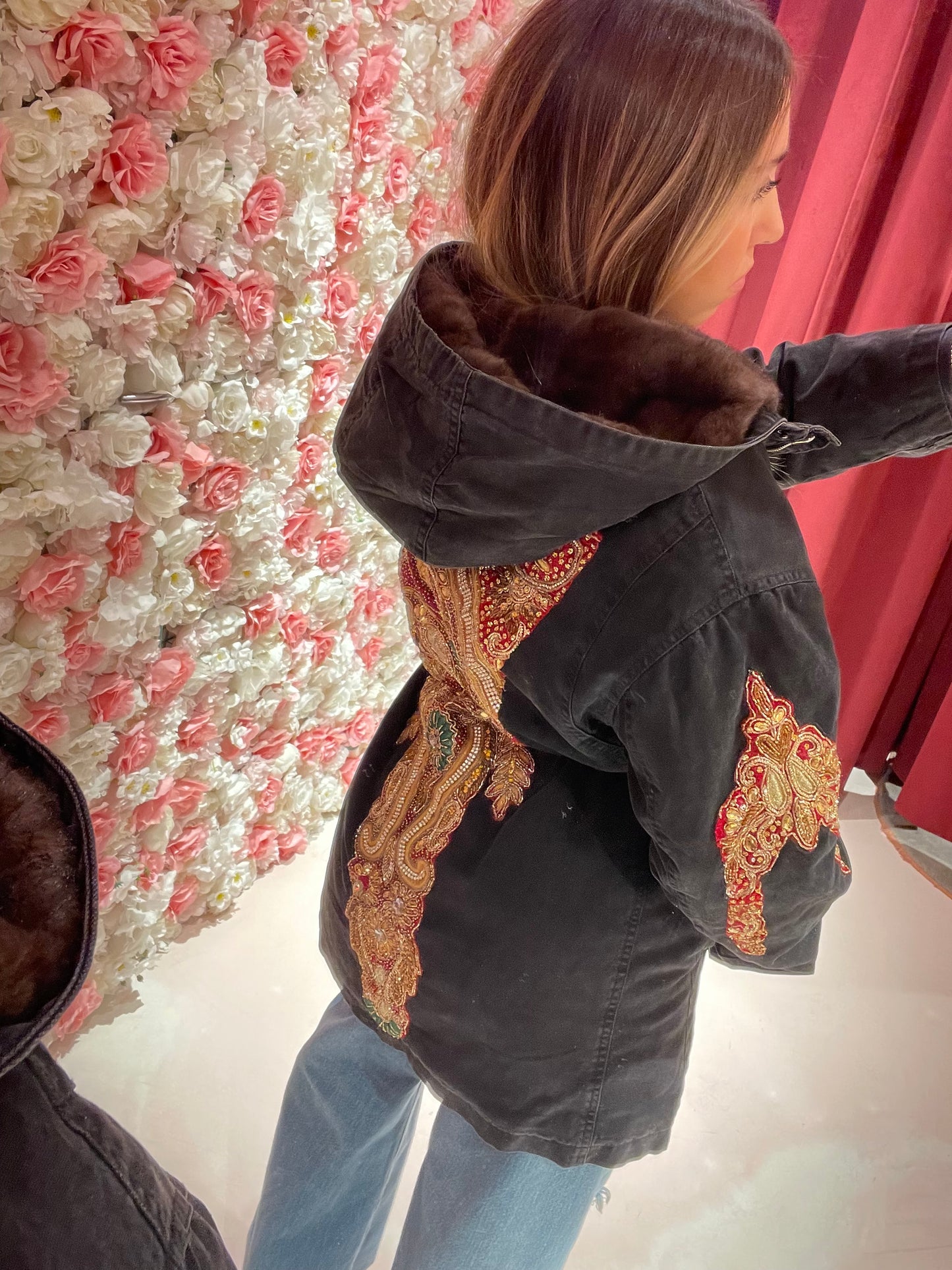 Parka nero pelo con coulisse in vita