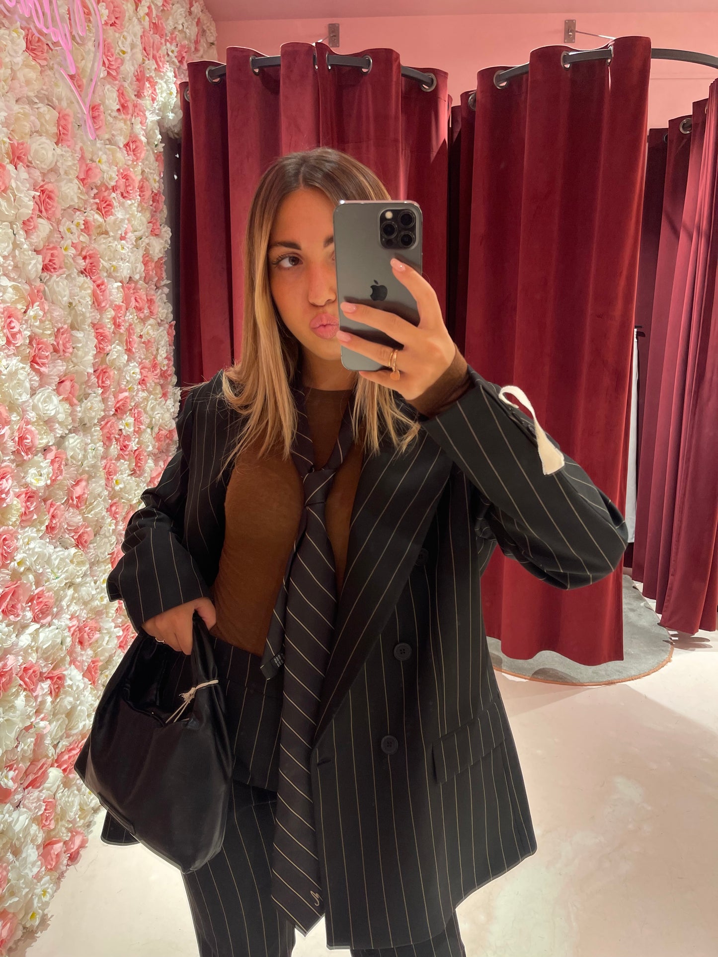 Helsa- Blazer gessato doppiopetto oversize • Nero Mar de Margaritas