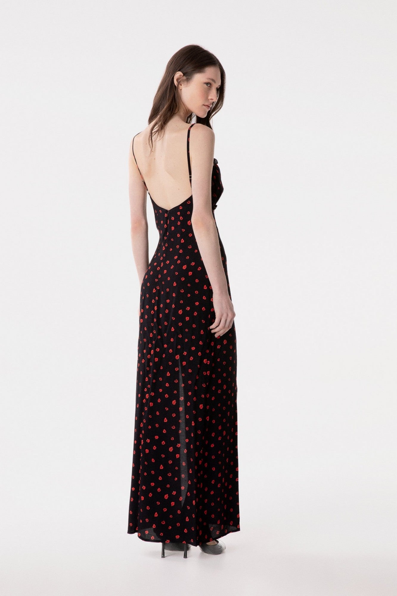 Riley - Abito Lungo Dritto In Crepe Con Arricciature Sul Seno • Rose Nero Mar de Margaritas