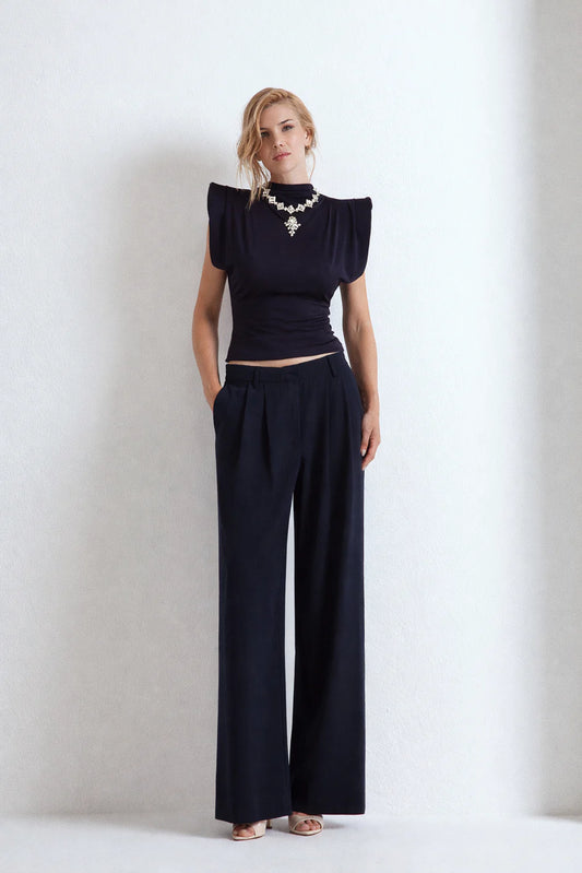 TOP CON SPALLE IMBOTTITE E RICAMO GIOIELLO ODI ET AMO