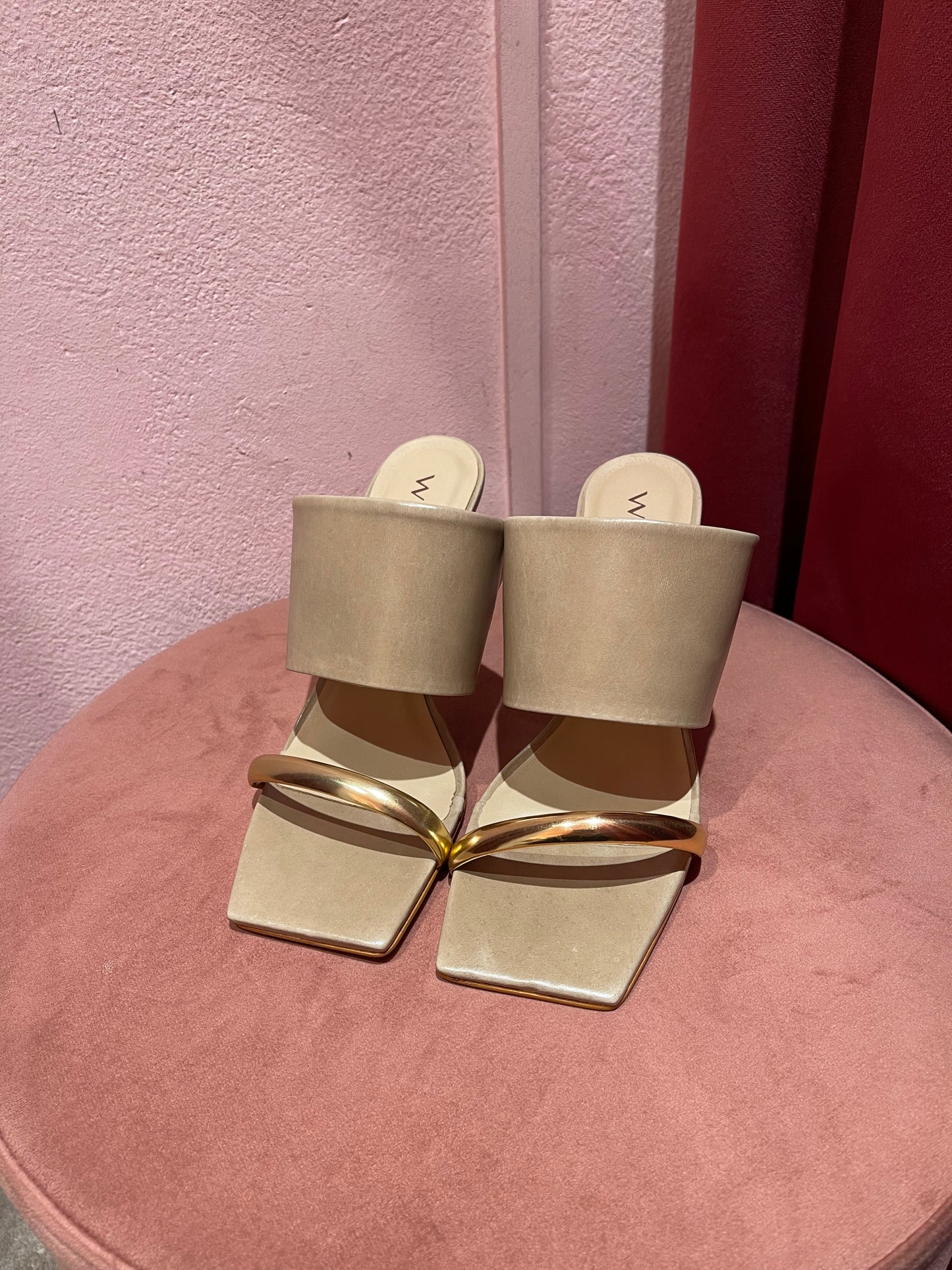 Mules sabot fascia doppia dettaglio tacco oro Werner