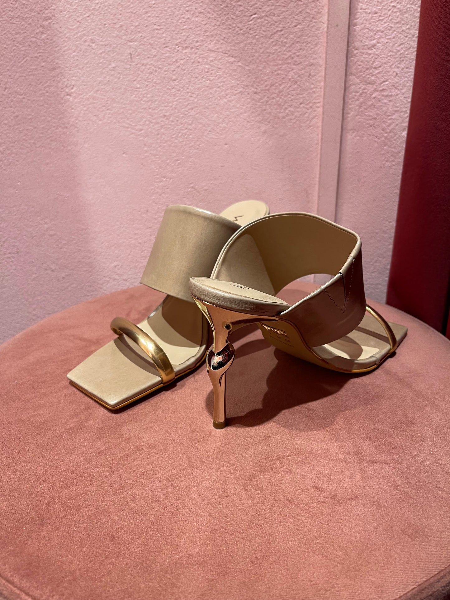 Mules sabot fascia doppia dettaglio tacco oro Werner