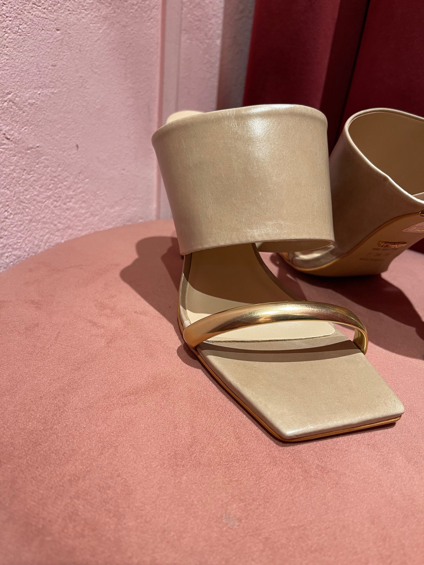 Mules sabot fascia doppia dettaglio tacco oro Werner