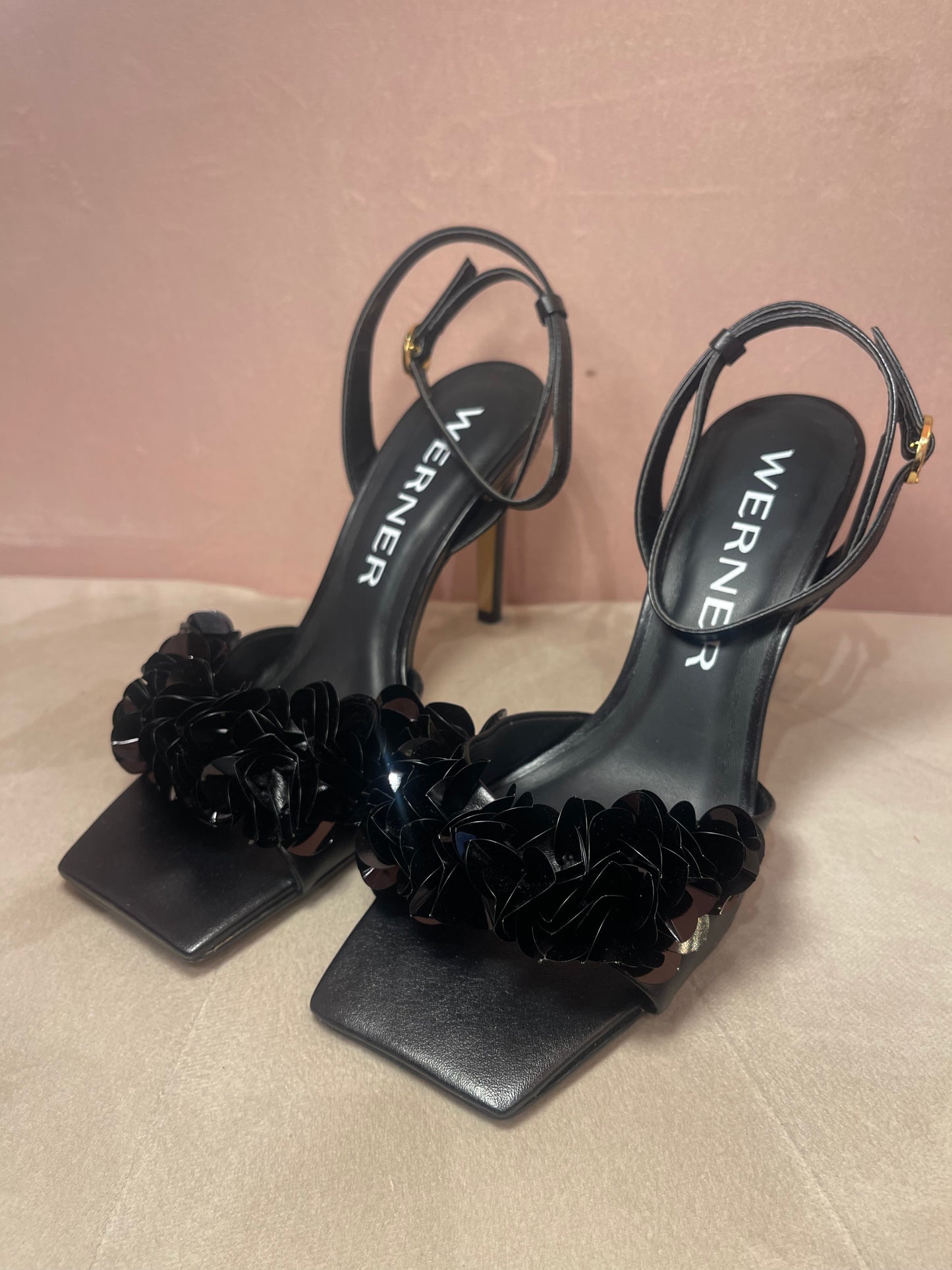 Sandalo nero fiori Werner