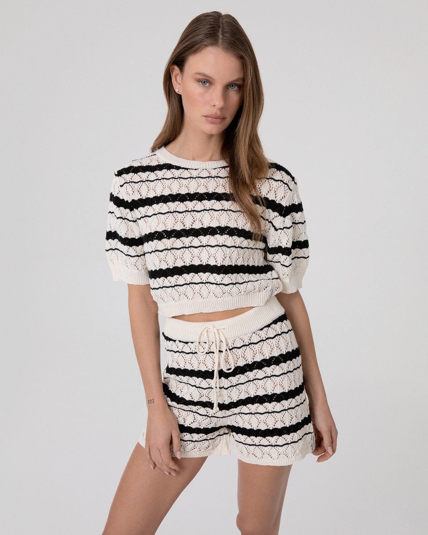 Crop top m/m in maglia traforata rigata Hinnominate