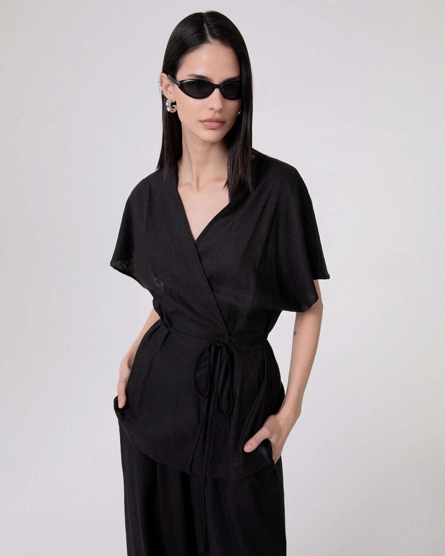 Camicia in lino smanicata con cintura in vita Hinnominate