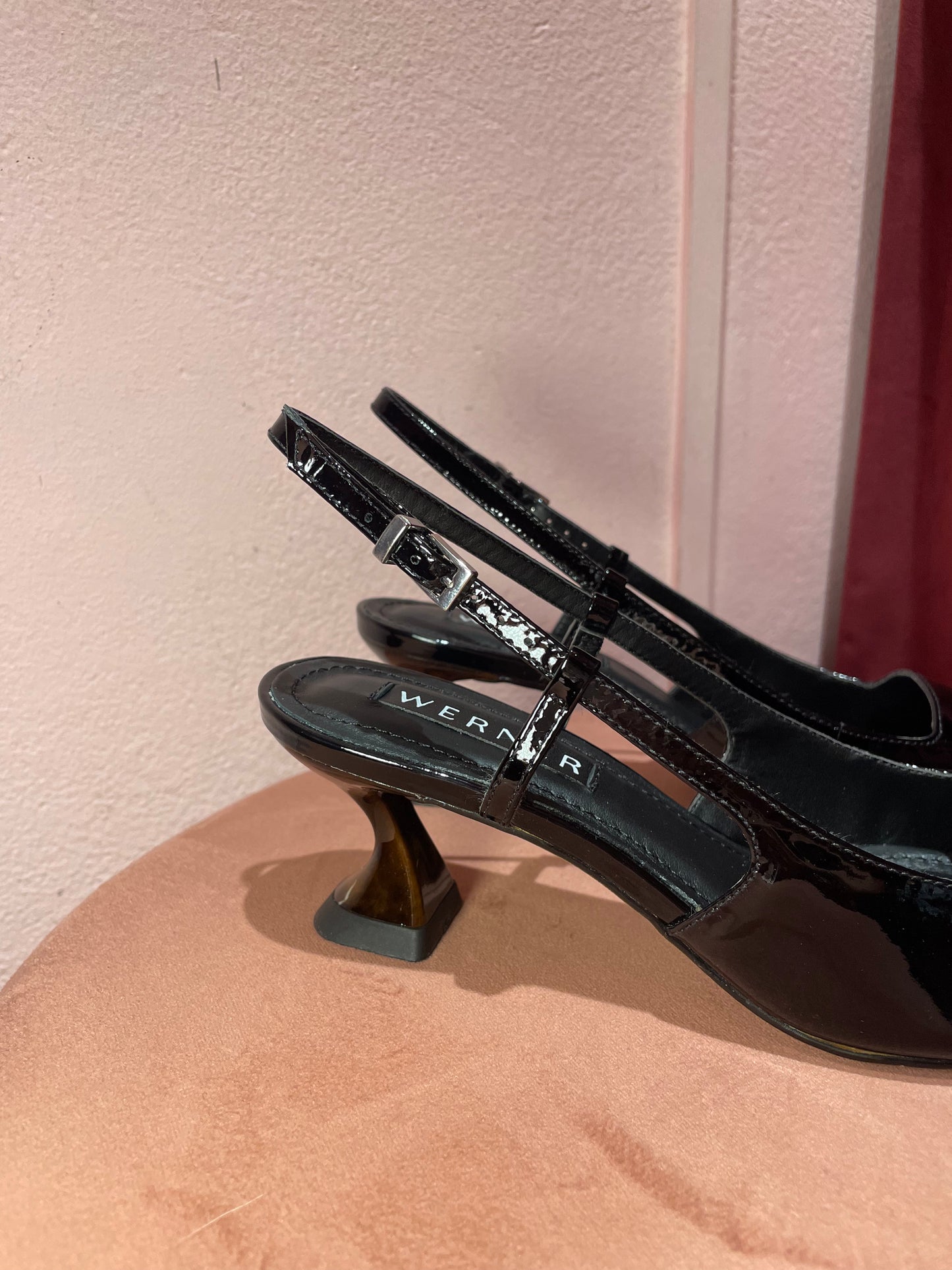 Slingback vernice nera dettaglio punta Werner