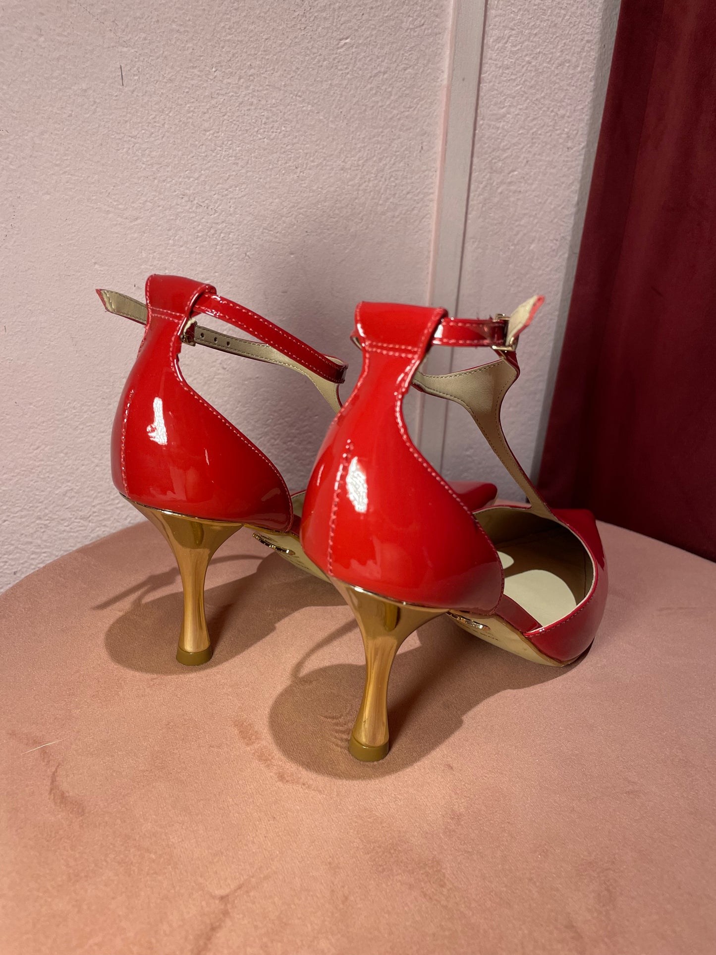 Décolleté vernice rossa tacco oro Werner