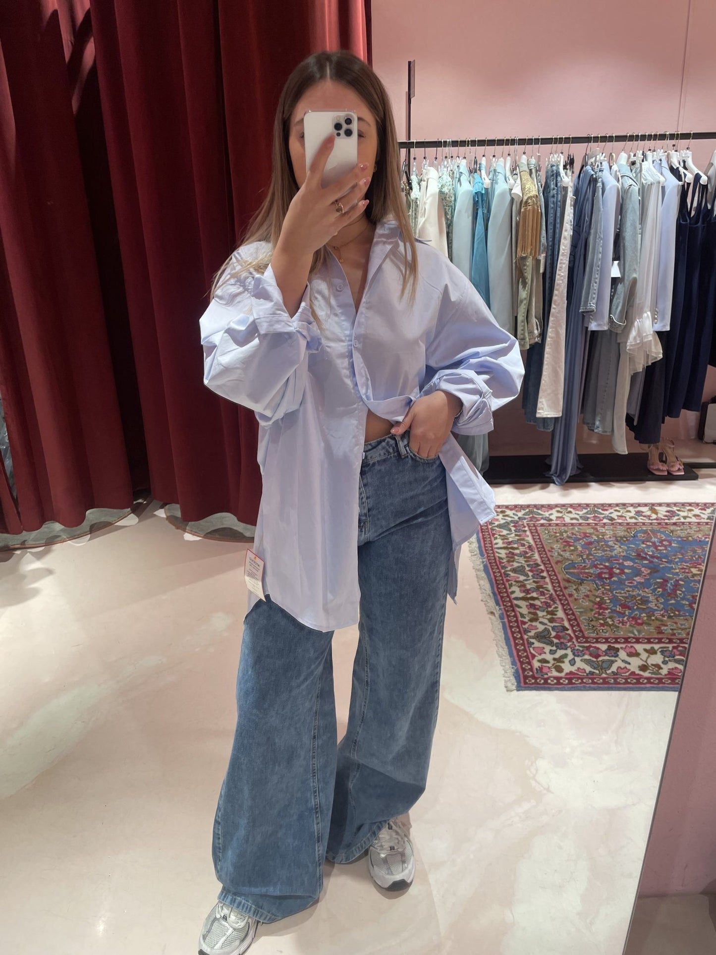 Camicia azzurra con apertura schiena