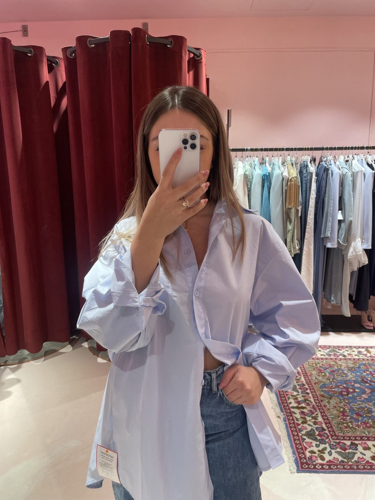 Camicia azzurra con apertura schiena