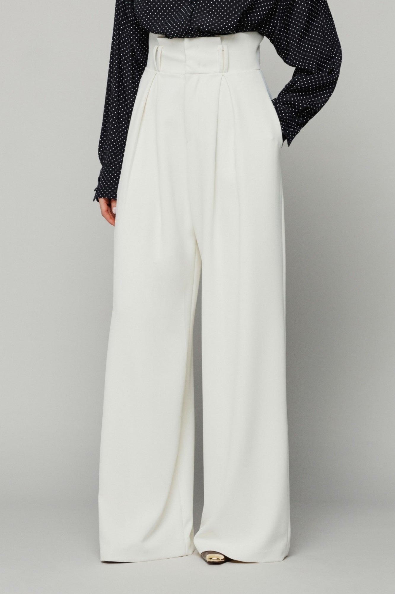 Pantalone a vita alta con pences • Off white Mar de Margaritas