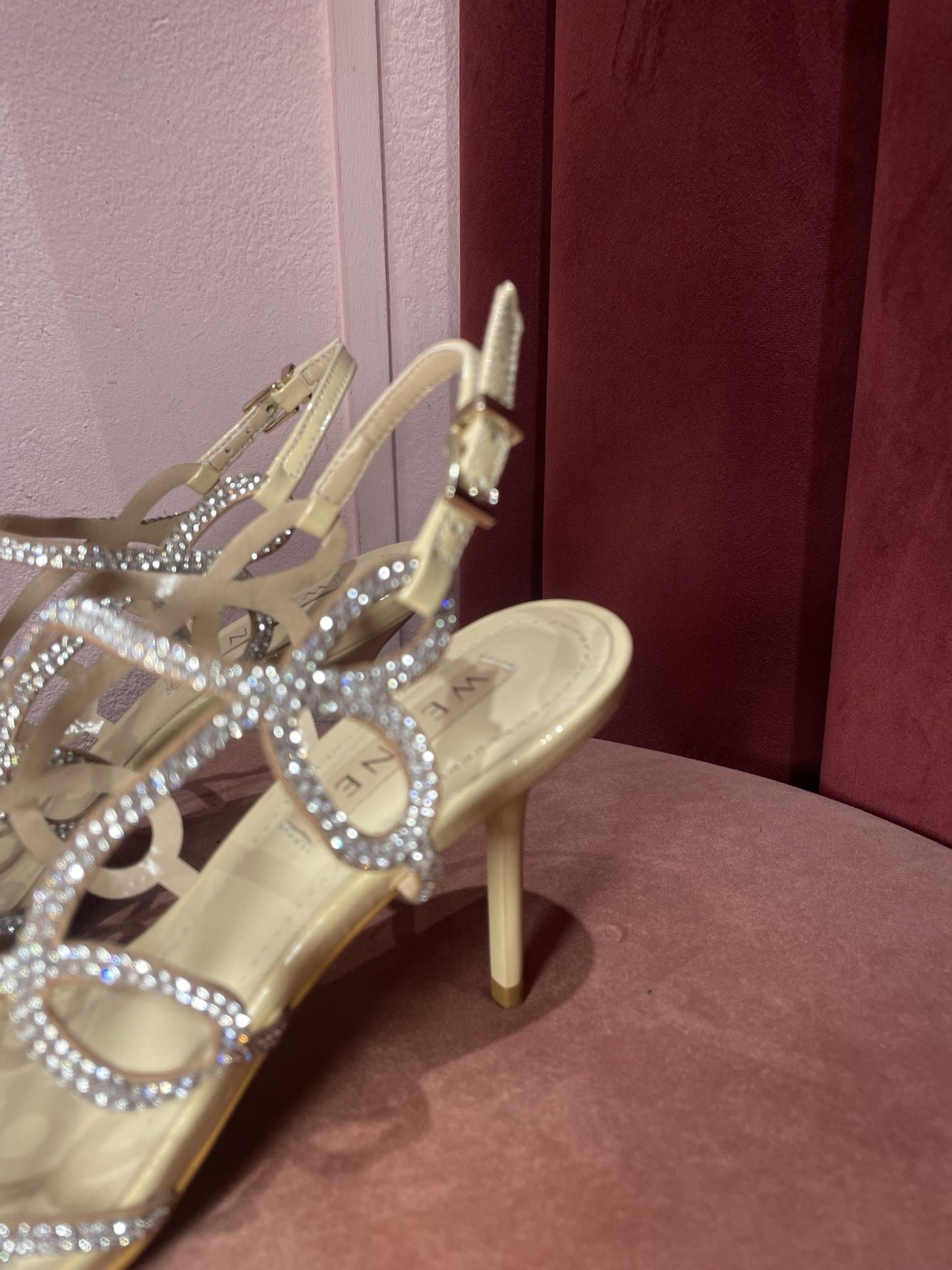 Sandalo strass in pelle e camoscio cipria